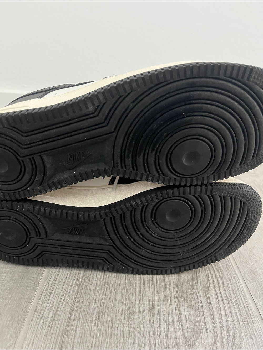 Nike Air Force 1 Men's Low-Top Sneakers — Black & White Size 10.5 CT7875-994 - Picture 4 of 6